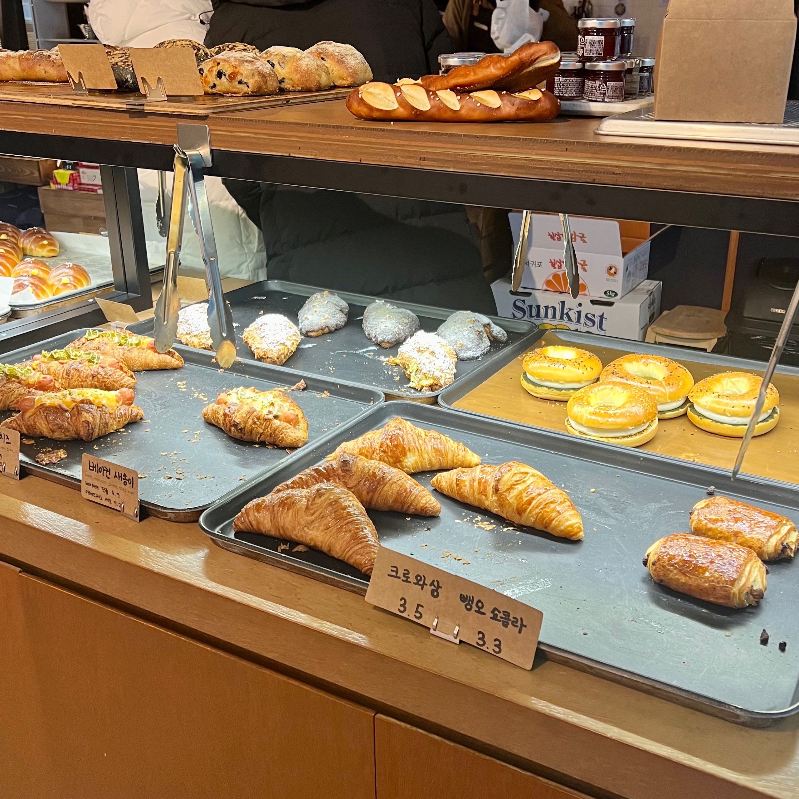 베이글-크로와상-뺑오쇼콜라-바질치즈-스콘-감자치즈