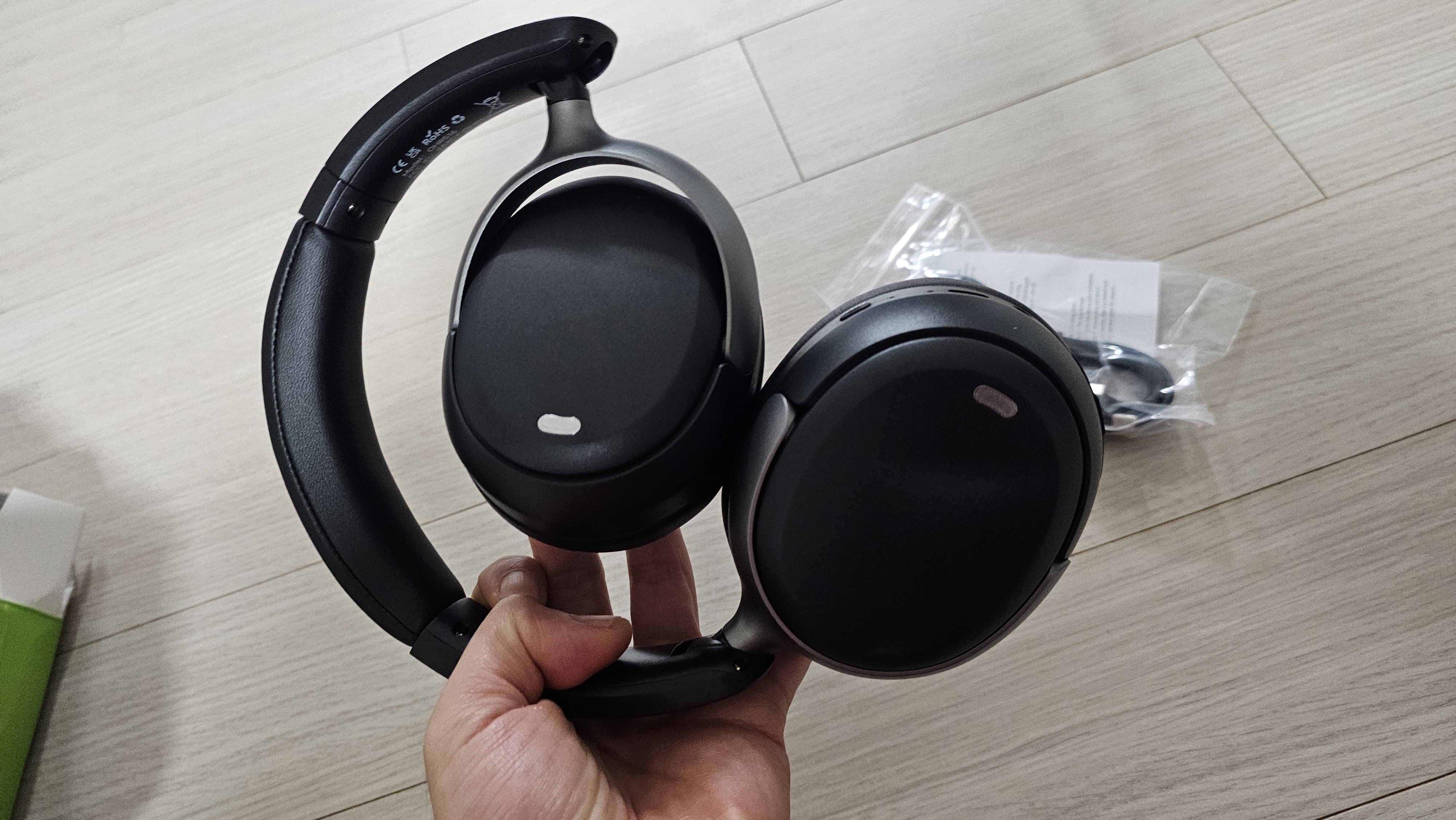 Acer OHR516 ANC 무선 헤드폰 실물 사진