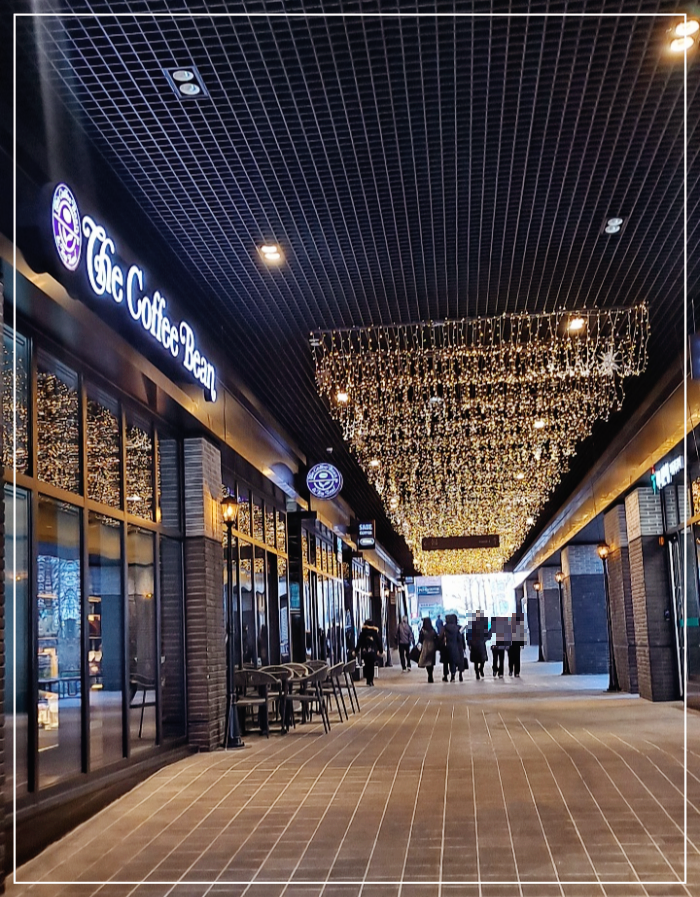 커피빈-종로센트로폴리스점-외부-천장-조명
