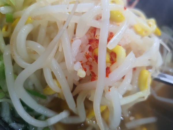 국밥안에-들어있는-콩나물