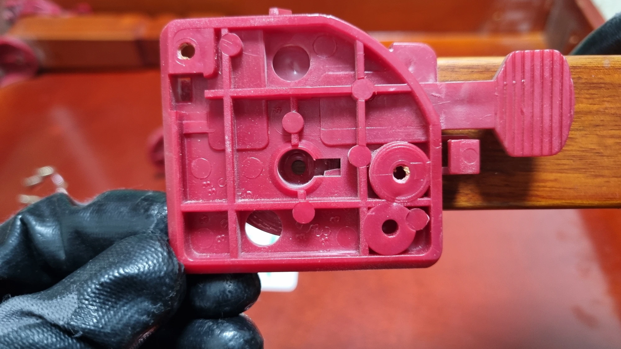 상다리 연결 부속 모습