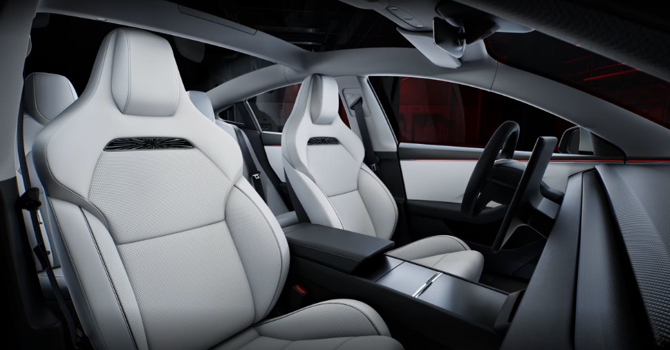 신형 테슬라 모델3 퍼포먼스 실내 디자인 및 편의 기능