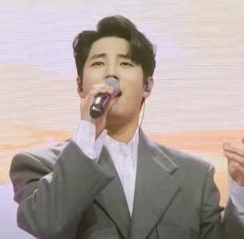 고향하늘 김중연 노래듣기 가사 (불타는 장미단)