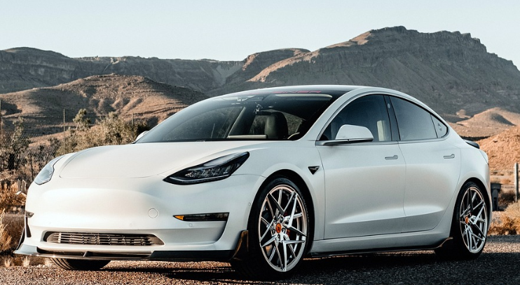 테슬라 자동차 사진