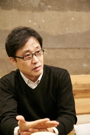 제37회 정지용 문학상 수상한 허연 시인의 '작약과 공터' 읽기