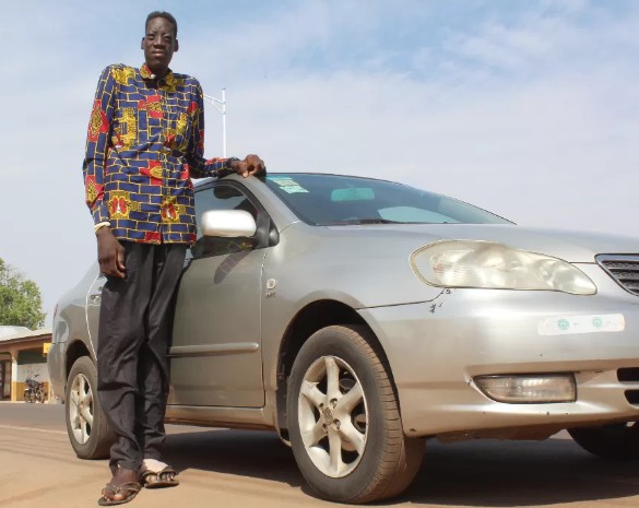 가나의 거인 - 세계에서 가장 키가 큰 남자