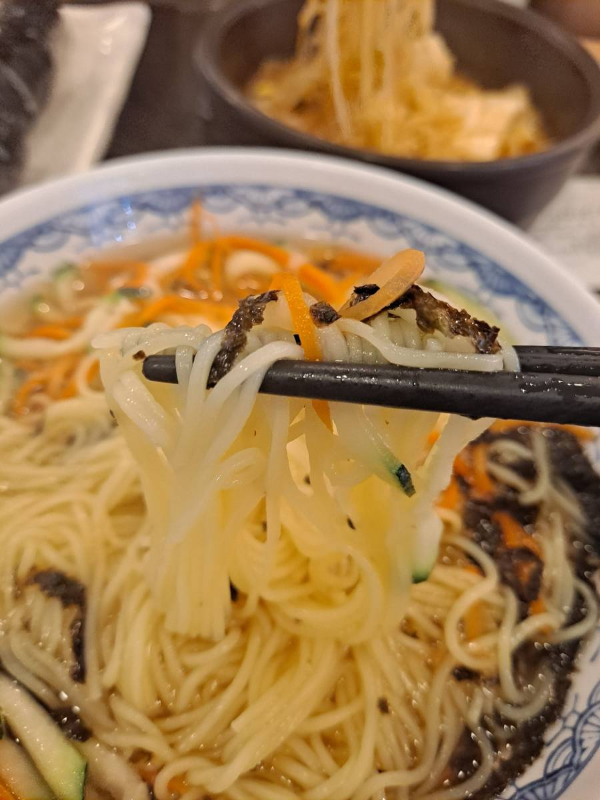 면앤면 잔치국수 면발