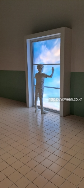 구름을 보는 아이