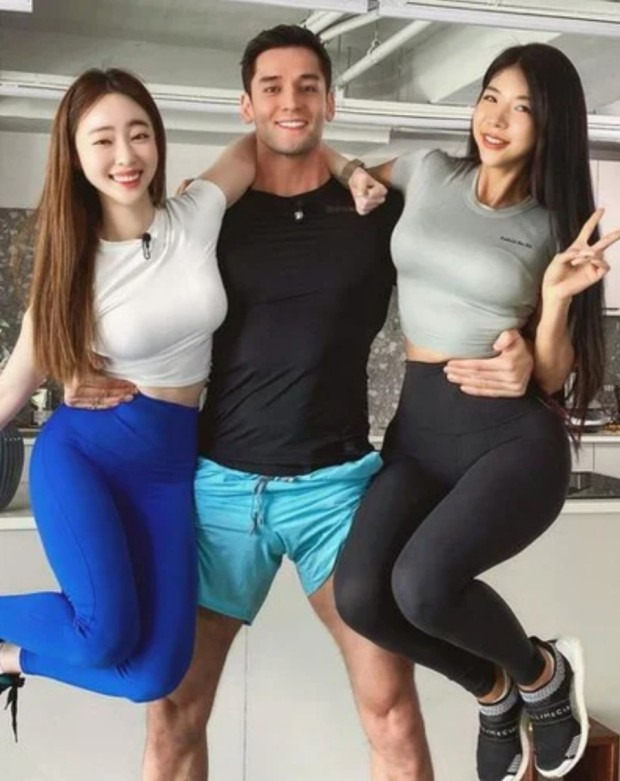 줄리엔 강 가족 형 아버지