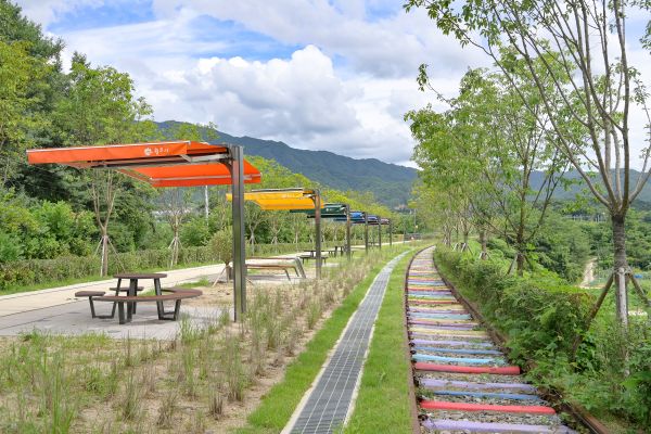 원주시 우산동~반곡관설동 11.3km를 잇는 폐철도 복원 바람길숲(유교역)