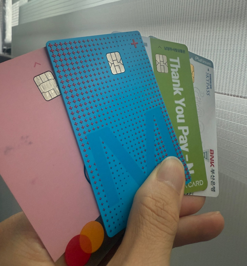 전국민 지원금 정책, 카드사별 혜택 비교: 선불카드, 신용카드, 체크카드 중 어떤 것이 유리할까?