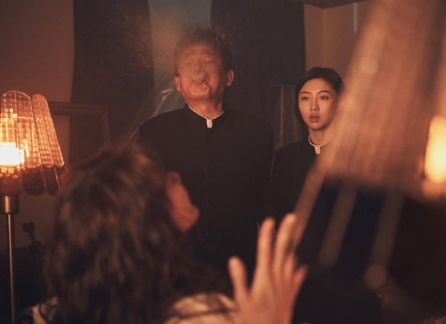 [코미디 영화 다시보기 추천] 악마가 이사왔다 OTT 넷플릭스 결말 해석