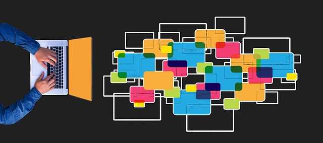 GPT프롬프트 마켓플레이스의 인기분야.
사람이 노트북에서 작업하는 모습과 다양한 창을 시각화한 이미지이다.