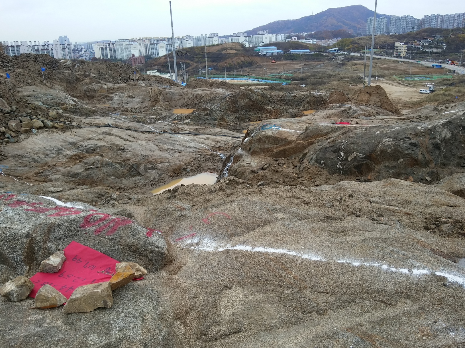 암판정 검측 전 발파암 사진