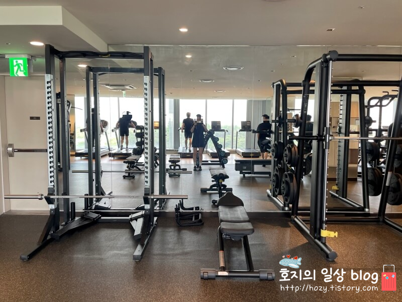 송도 쉐라톤 헬스장 내부