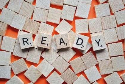 축제 여행 필수 준비 - 여권 및 비자, 의류, 전자기기