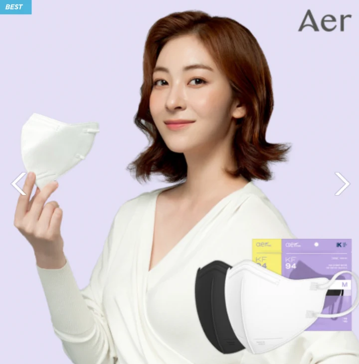 아에르사-마스크를-들고있는-여자모델-사진
