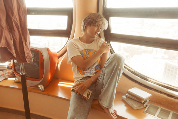 방탄소년단 뷔 솔로 앨범 &#39;Layover&#39; 포토 [사진=빅히트뮤직]
