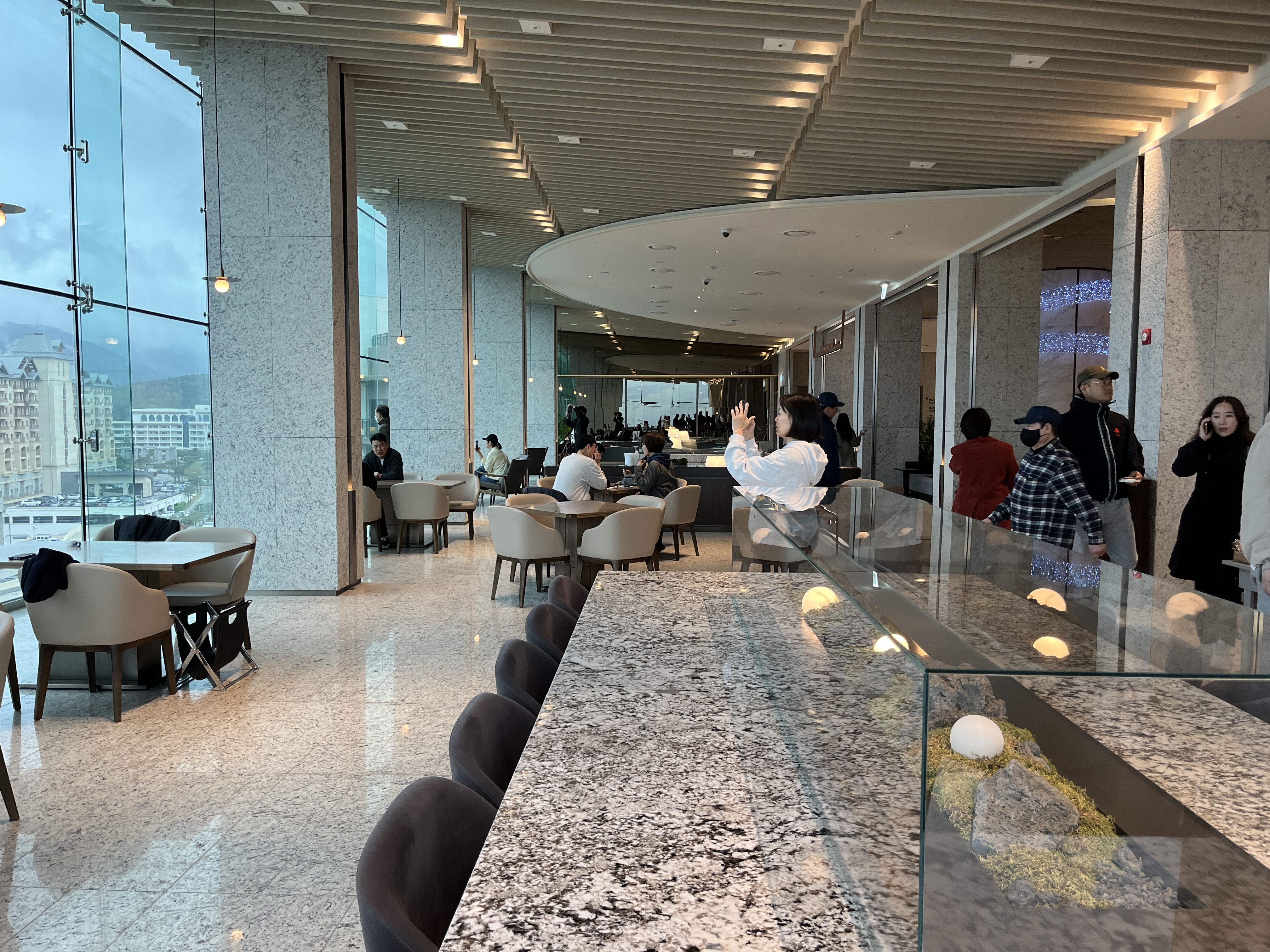 더-엠브로시아-울산바위-카페