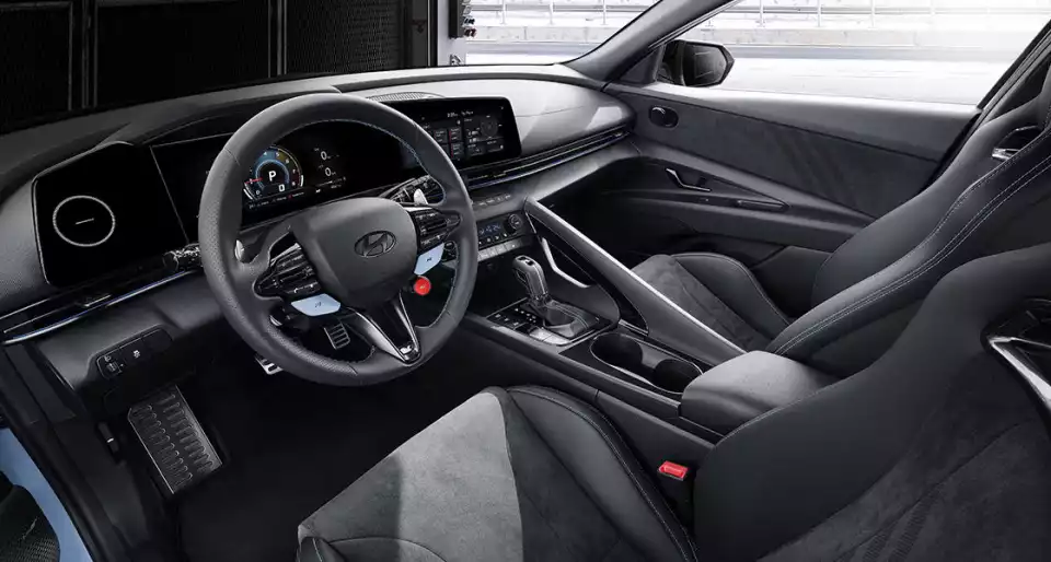 더 뉴 아반떼 N 실내입니다(출처 : 현대자동차).
