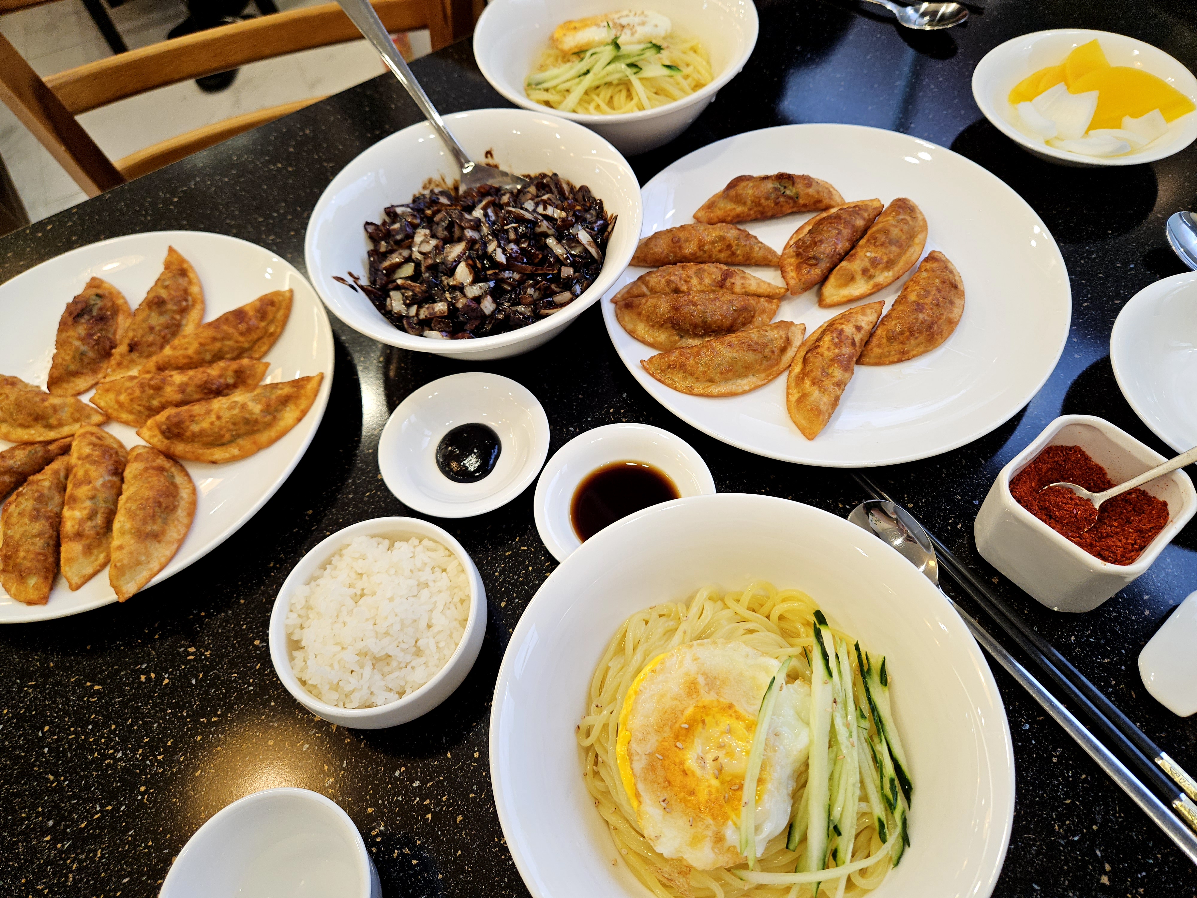 간짜장과 군만두