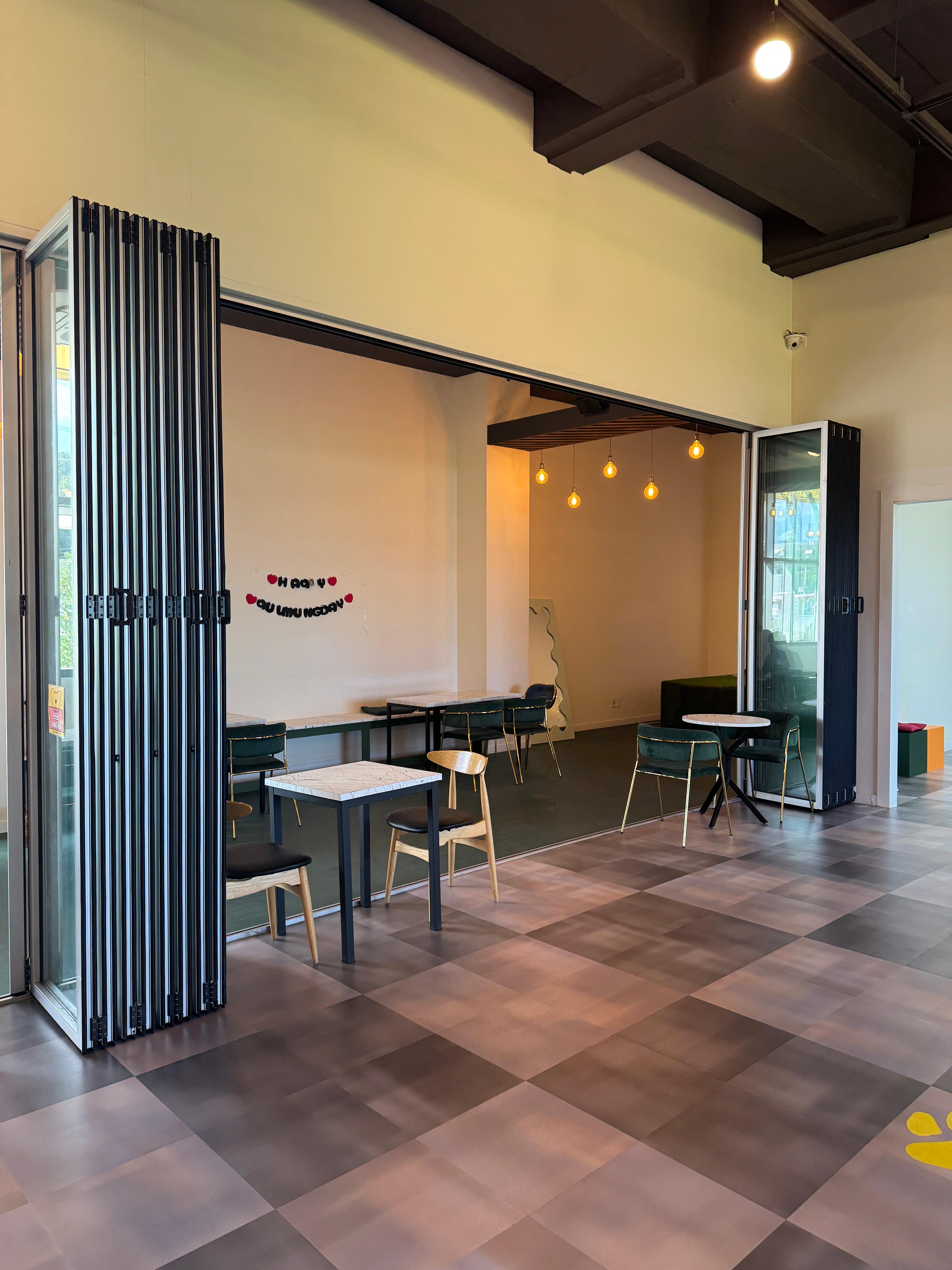 풀멍파크 실내 테이블 사진