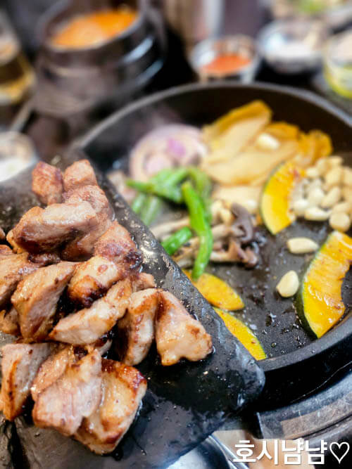 상암일미락 고기 기름에 볶아낸 버섯 곁들임