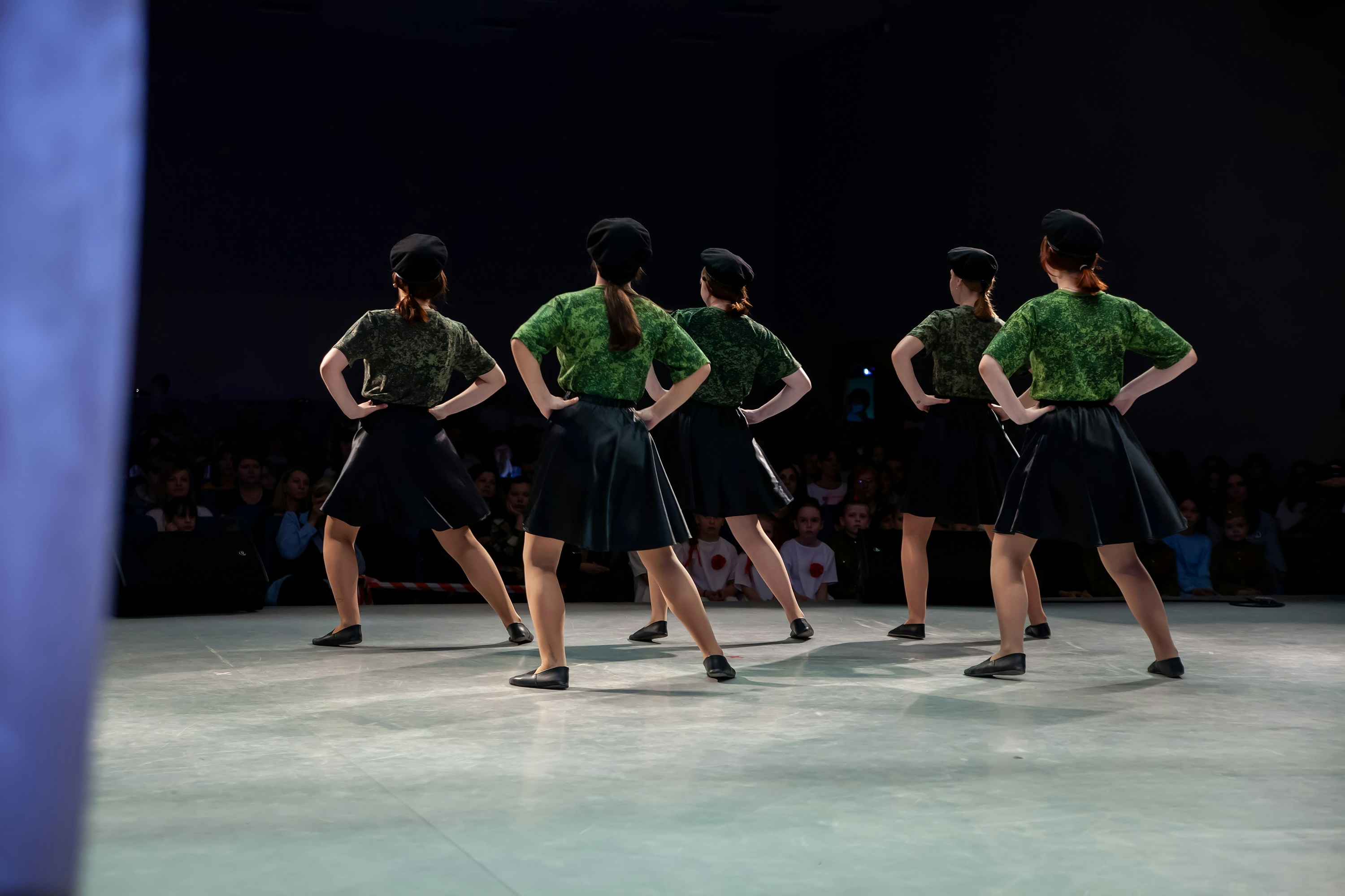 music group performance stage 관련 사진