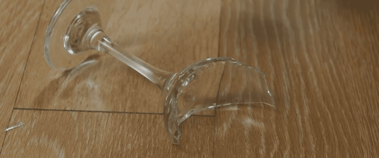 깨진 유리조각 청소와 버리는 법