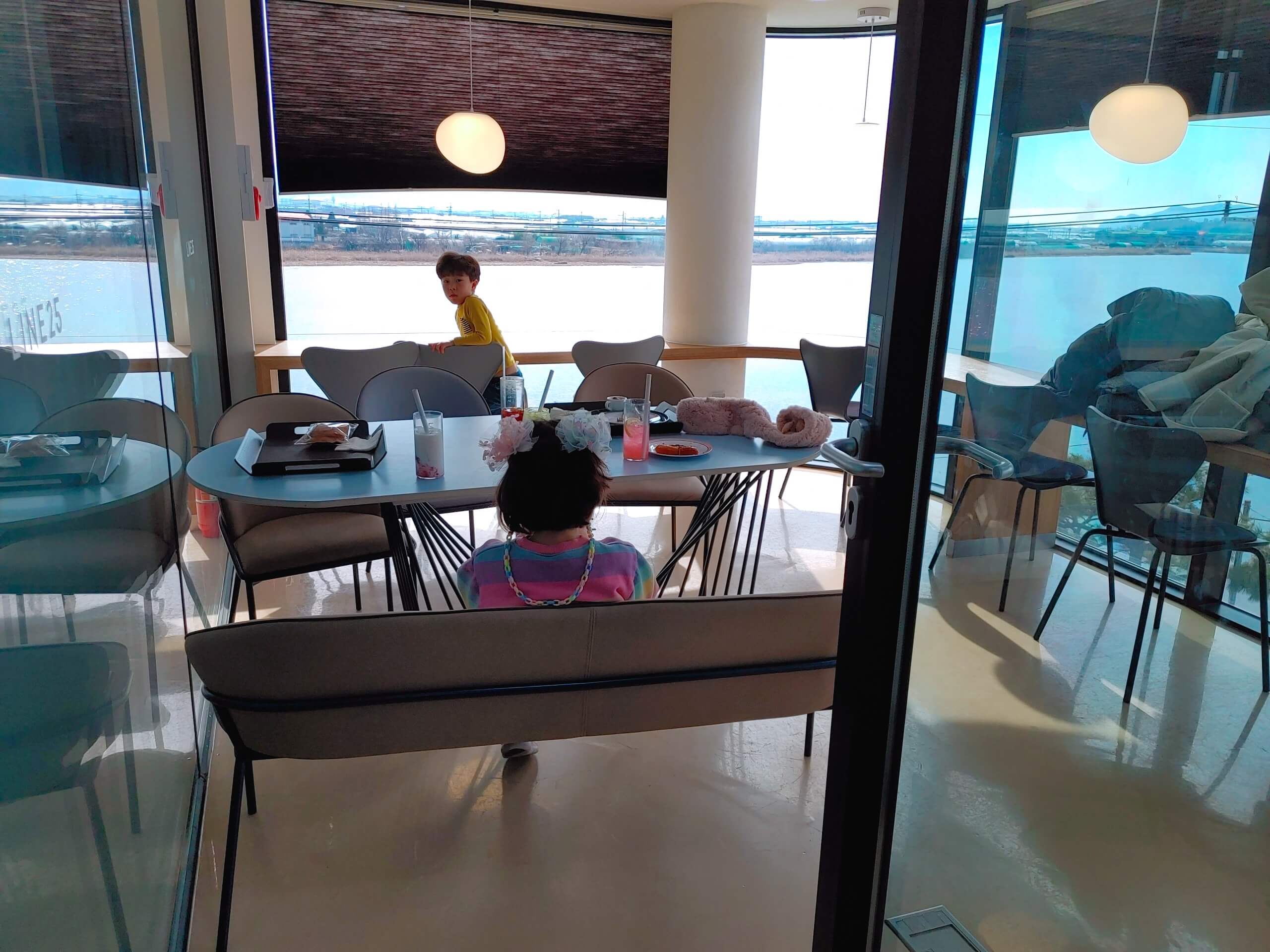 김해_강변뷰카페_라인25_4층