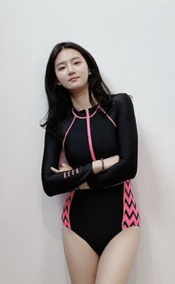 박주현 수영복
