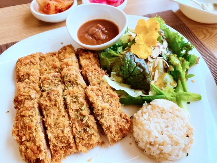 채식전문점 비건 메뉴 콩까스 콩치킨 아보카도롤 맛있는 곳 추천
