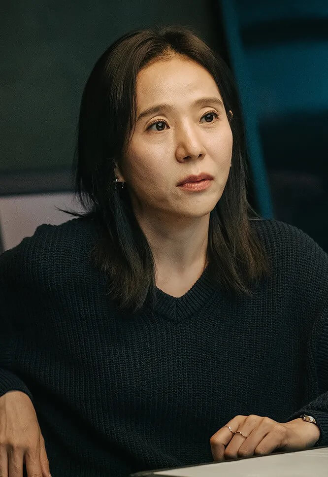 SBS드라마 우리영화 서정연이 맡은 비욘드센터 대표 고혜영의 홍보 포스터 입니다.