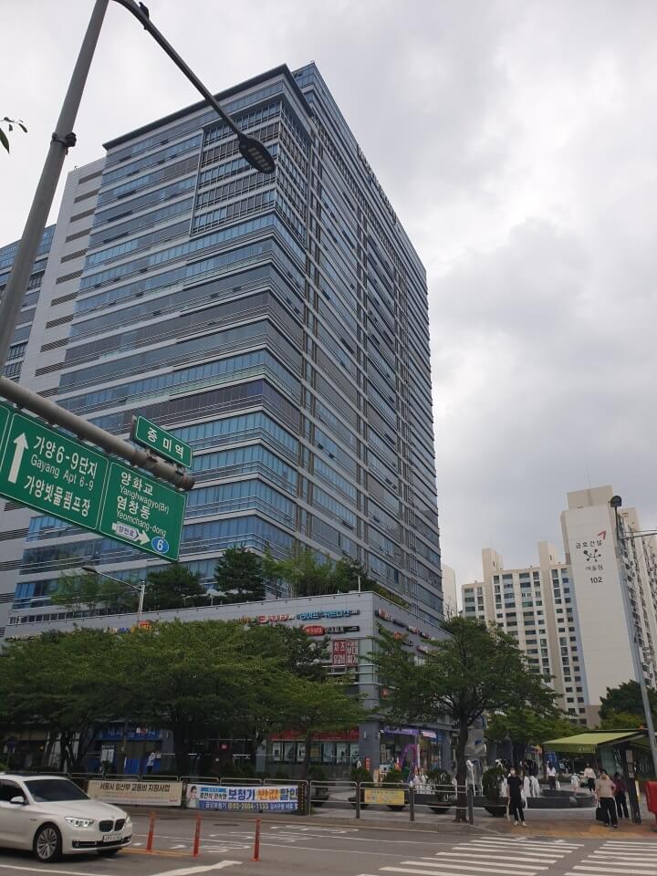 증미역 우림블루나인 지식산업센터 건물 사진
