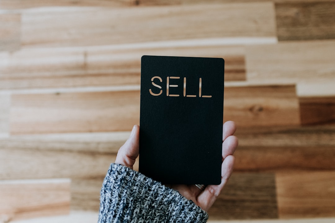 매진을 영어로 Sell-out이라고 추천합니다.