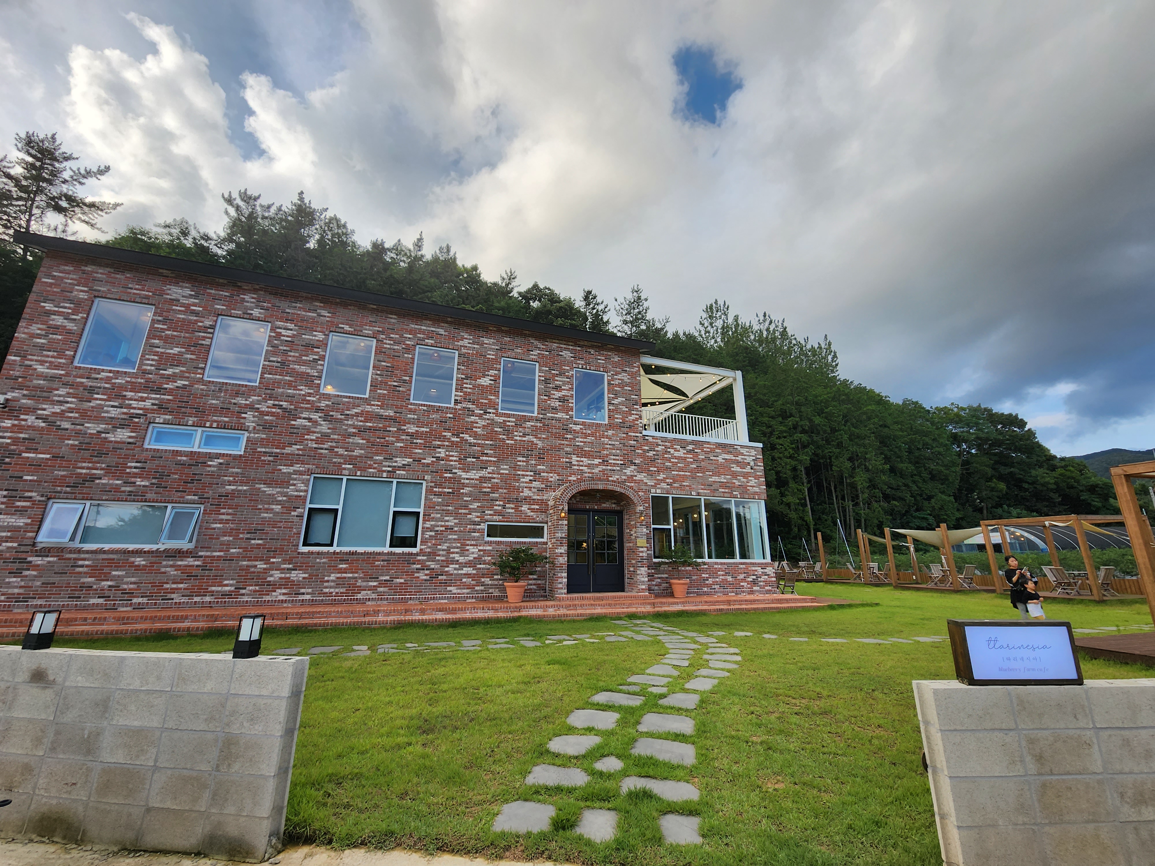 따리네시아 카페 외관