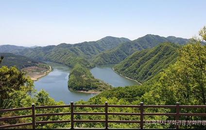 둔주봉 한반도지형 전망대