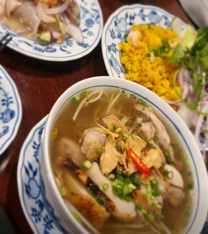 생방송투데이 성수 쌀국수 맛집 안홍마오 / 충주 아바이순대 맛집 무궁화식당 안내