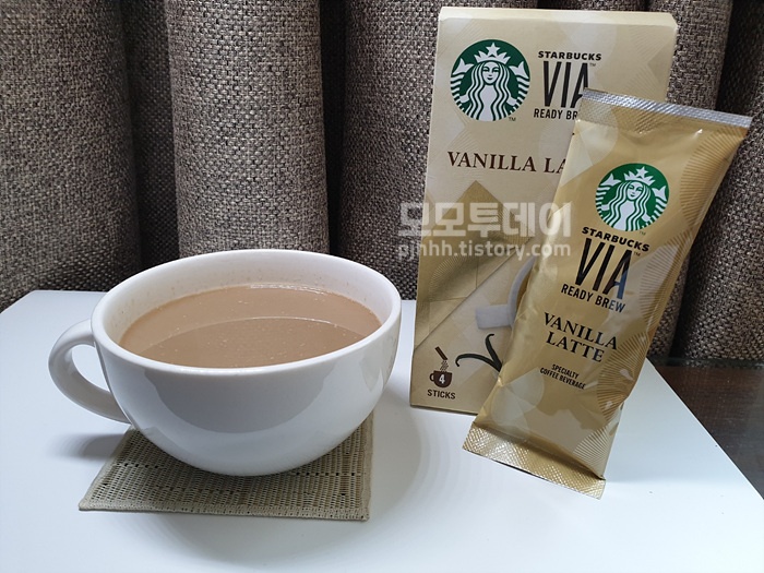 스타벅스 비아 바닐라 라떼 인스턴트 커피 내돈내산 솔직 후기 우유 아메리카노 드립 달달한 달콤한 건강한 친환경 단맛 물 양 레시피 카페 매장 유통기한 가격 기프티콘 모아서 할리스 딜라이트 카누 믹스 프림 전지 분유 은은한 연한
