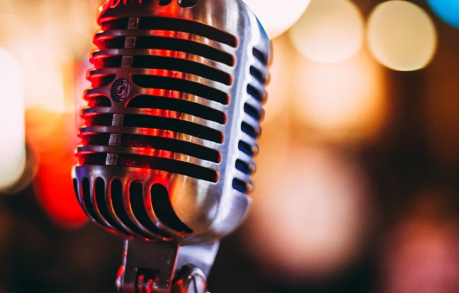 최신식-마이크-사진