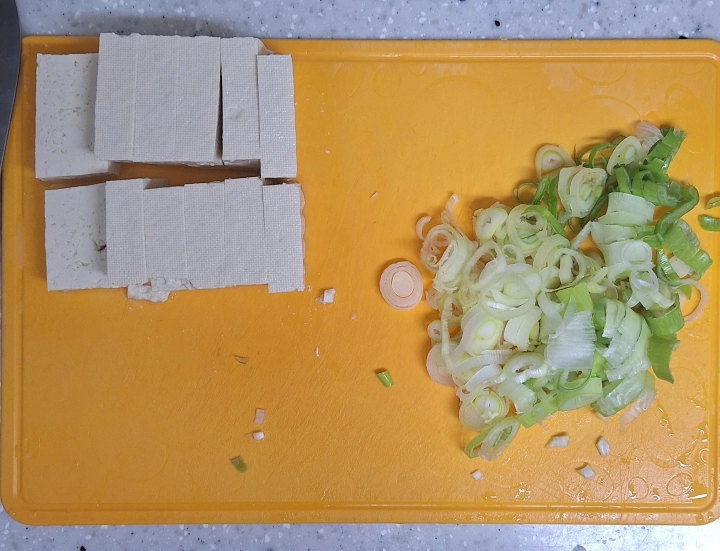 김치찌개-두부와-대파