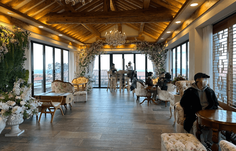 또-다른-건물-인테리어-및-테이블