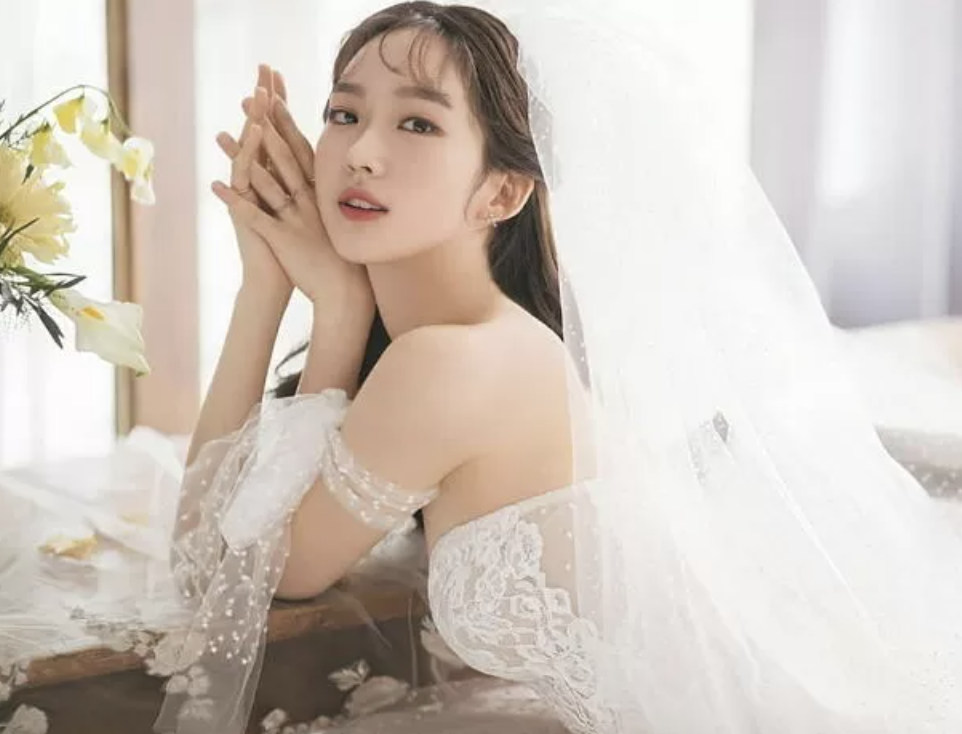 한지현 웨딩드레스