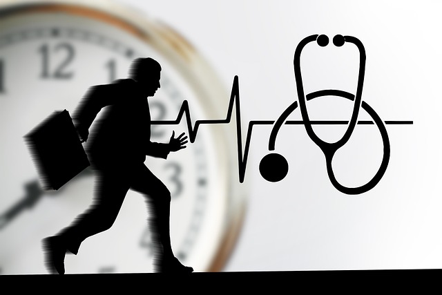 시간이 없어 바쁘게 움직이는 사업가의 실루엣