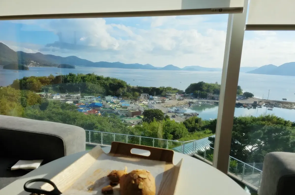 거제도-엄마의바다-카페-3층-풍경-야외테라스-바다뷰-오션뷰