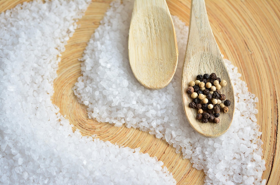 소금을 장기 보관할 때 생기는 변화와 관리법