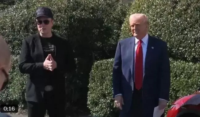 트럼프, 테슬라 차량 직접 구매…머스크 지지 선언과 주가 영향은?