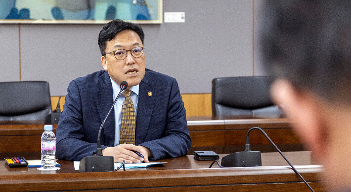 김병환 금융위원장, 금융상황점검회의 통해 자금지원 총력 당부