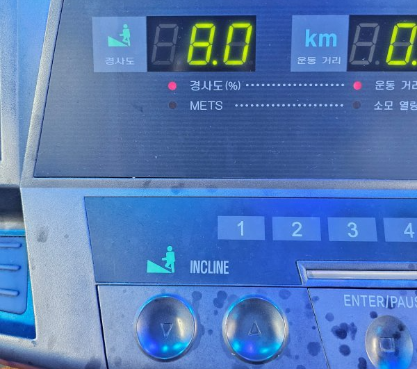 인클라인-런닝머신-각도조절-버튼
