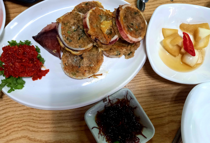 성게미역국과 오징어순대